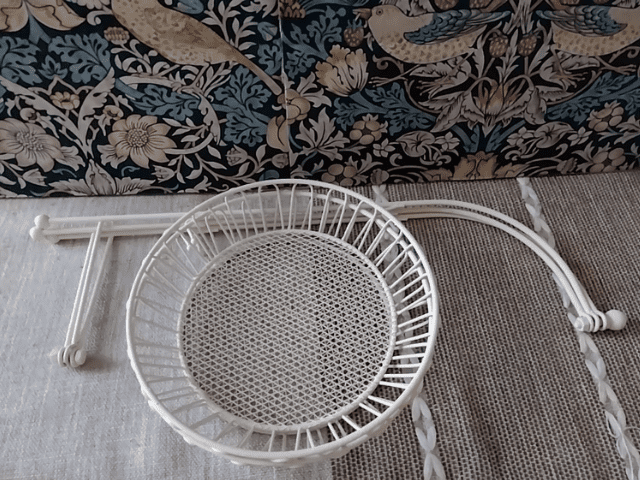 二段ラックを解体したイメージ画像