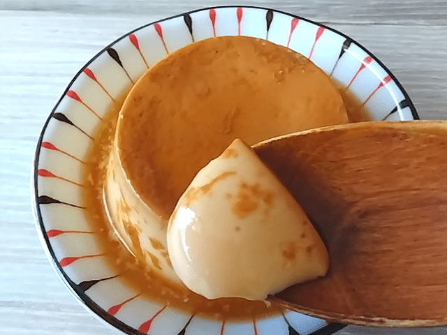 こだわり極みプリンの一口の画像