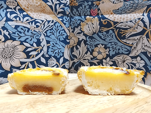 業務スーパーのエッグタルトの断面の画像