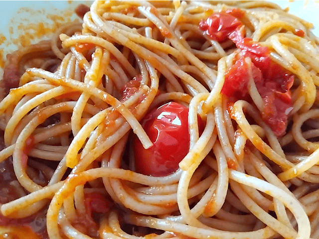 ZENB完熟トマトのアラビアータの中身の画像