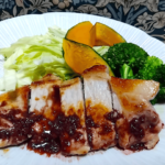 【お弁当＆ご馳走】豚ロースのソテーとカシスソースのレシピ!!いつものソテーをご馳走にするレシピ