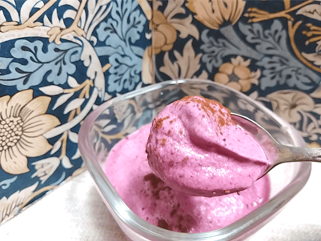 カシスのムースを一口取った画像