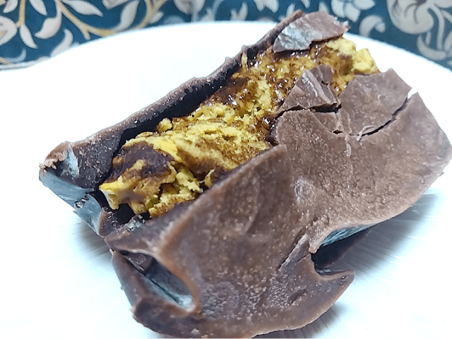 ドバイチョコレートを割った画像