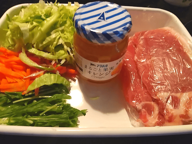 オレンジソースのサンドイッチの材料の画像