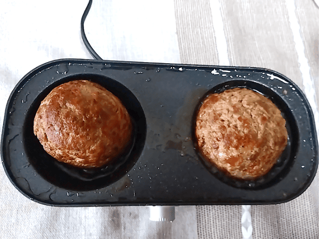 ハンバーグ焼き器で焼いているところの画像