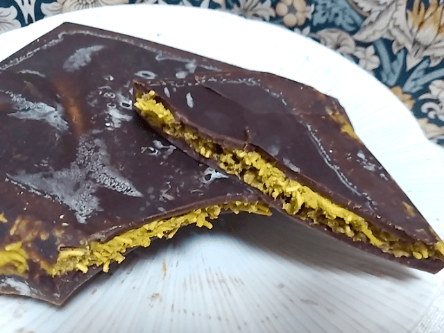 イオンのピスタチオスプレッドでなんちゃってドバイチョコレート