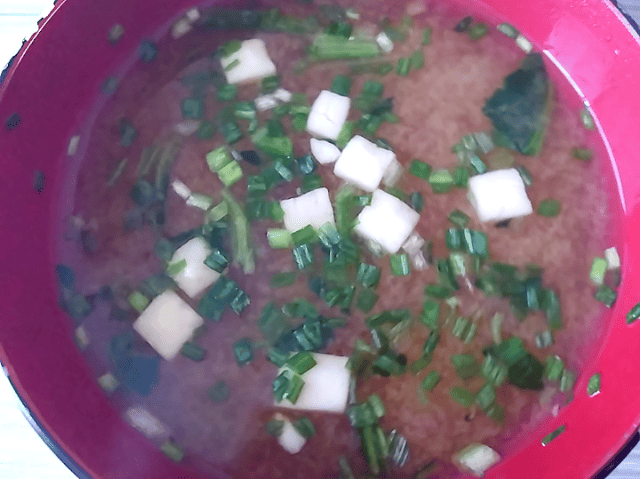 オーサワの有機味噌汁のお湯を注いだ画像