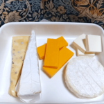 格之進×ライソンのハンバーグ焼き器で5種チーズソースハンバーグとチーズINハンバーグの食べ比べレビュー