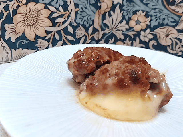 ハンバーグINブルーチーズの画像