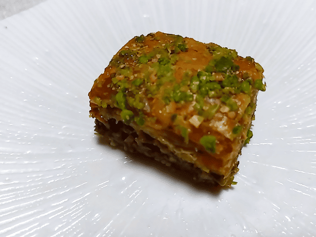 FAR EAST BAZAAR(ファーイーストバザール)のバクラヴァが幸福度を上げる