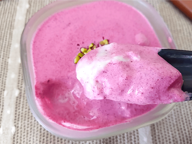 ココナッツミルクプリンとカシスムースの中身の画像