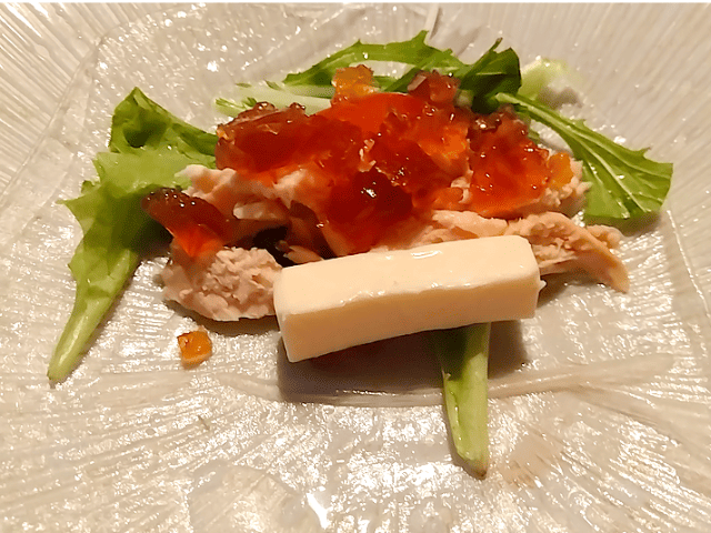 生春巻きを巻く画像