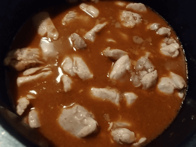 業務スーパーのグライの素を煮込む画像