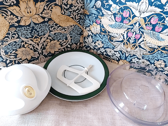 貝印のアイスクリームメーカーの上部分の画像