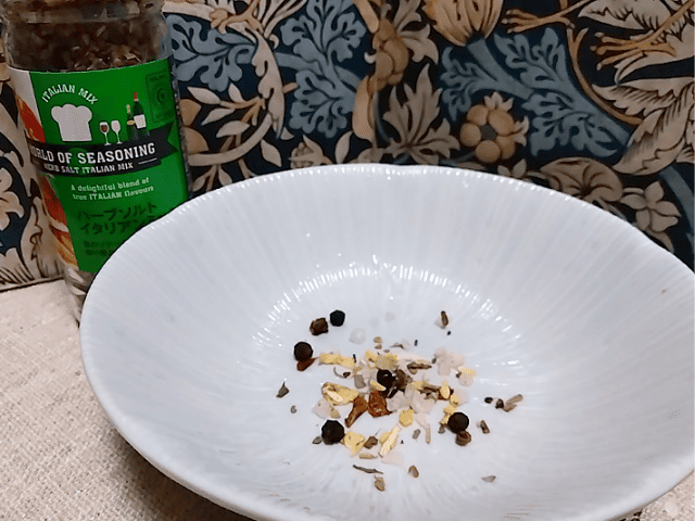 業務スーパーのハーブソルトイタリアンミックスの中身の画像