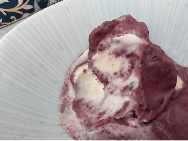 業務スーパーのアサイーバナナブレンドとバニラアイスの画像