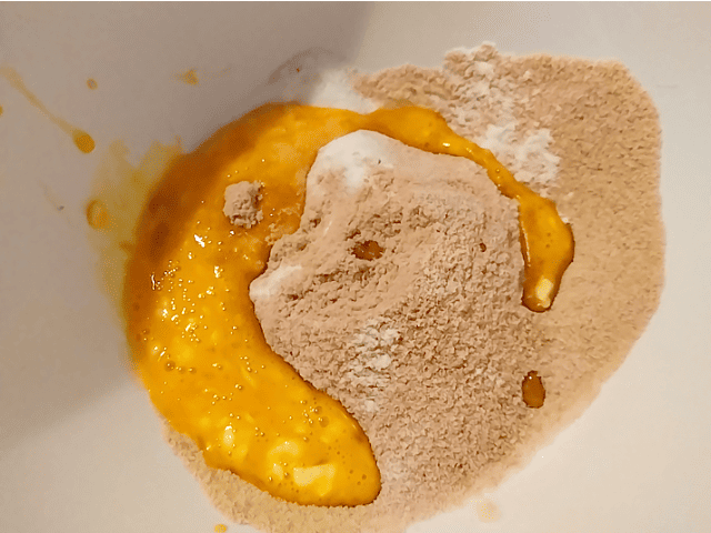 レモンクッキーの生地を作る画像