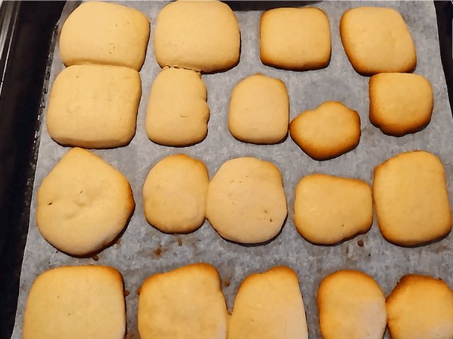 レモンクッキーの焼き上がりの画像