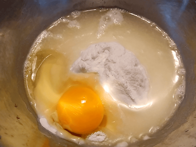 手作りクリームチーズでできたホエーを使ったもちもちパンケーキの材料の画像