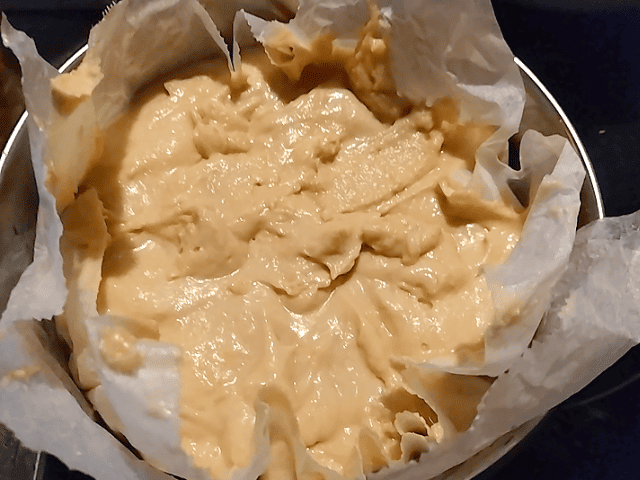 手作りクリームチーズで作るさつまいものチーズケーキの焼く前の生地の画像