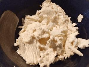 手作りクリームチーズで作る!!さつまいものチーズケーキともちもち米粉のパンケーキのレシピをご紹介