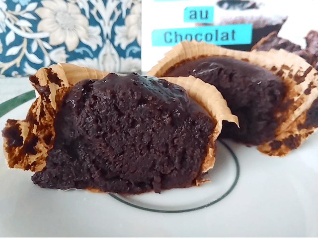 業務スーパーのフォンダンショコラブラックを加熱しすぎた画像