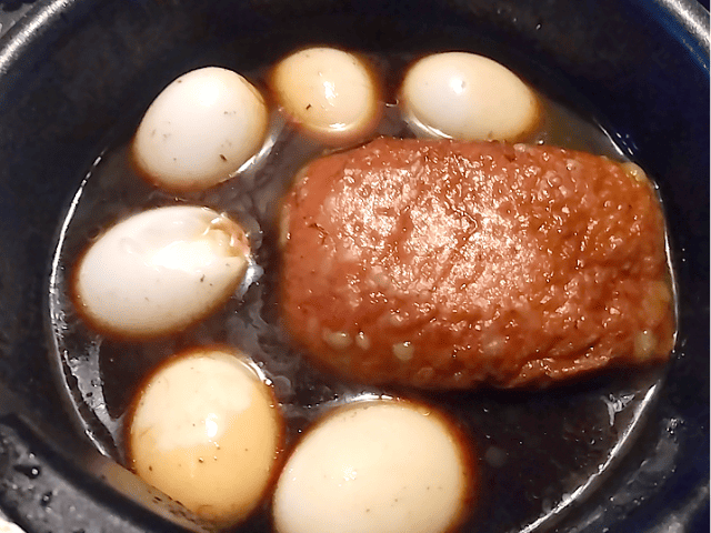 お店級煮干しラーメンの緑茶チャーシューと煮卵を作る画像