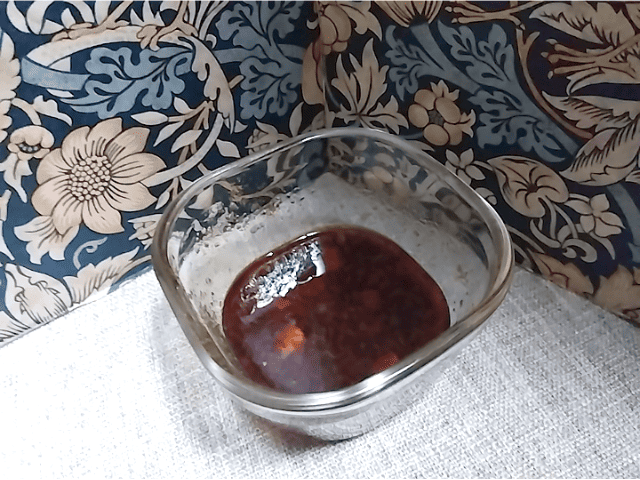 オレンジジャムと赤ワインのソースの画像