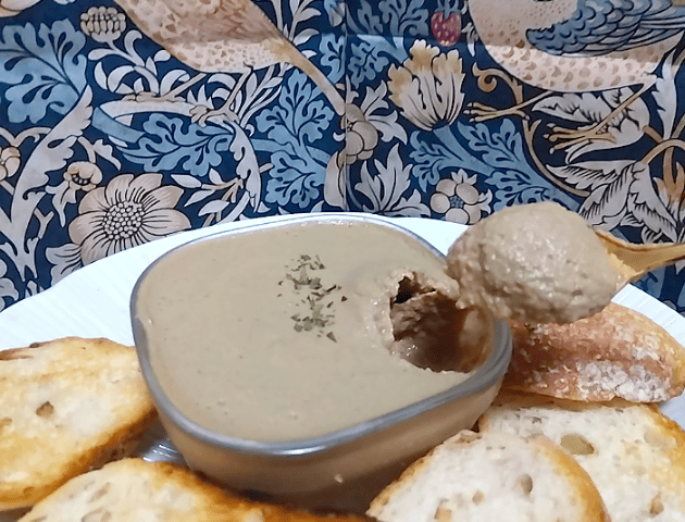 レバーパテを掬った画像