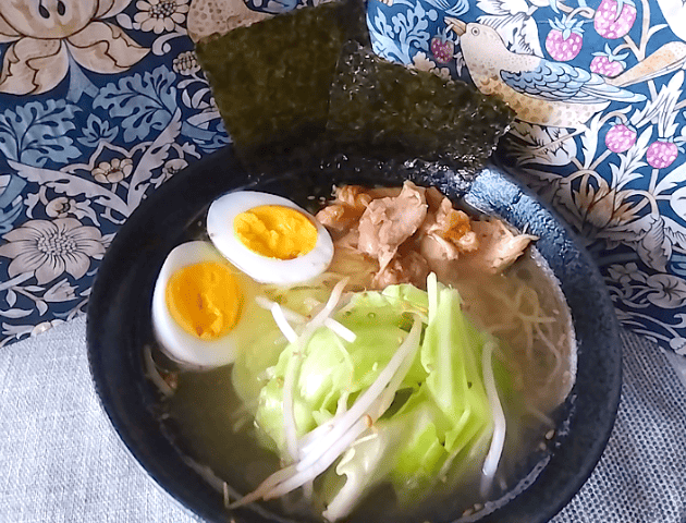 【簡単】鶏と野菜だしの塩ラーメンのレシピ!!優しい味を求める人向け
