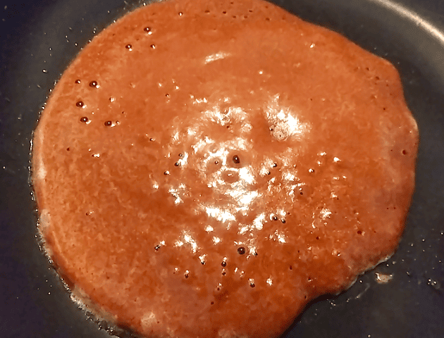 とろとろティラミスのスポンジを焼く画像