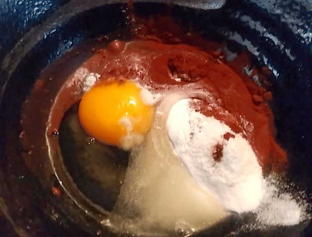 とろとろティラミスのスポンジの材料を混ぜる画像